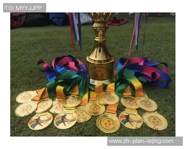 用足球元素编织梦想项链展现个性与热情的独特饰品设计