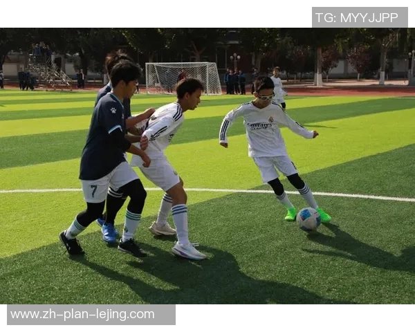 激烈角逐展风采足球比赛中的团队精神与拼搏精神 激烈角逐展风采足球比赛中的团队精神与拼搏精神